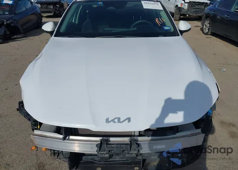 2022 Kia K5 Lxs z USA, uszkodzony, nr VIN 5XXG14J26NG117249